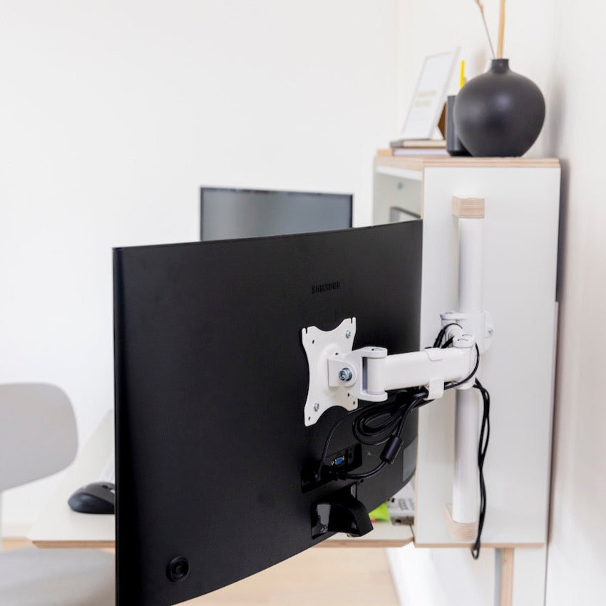 Seitliche Halterung für Laptop und Monitor