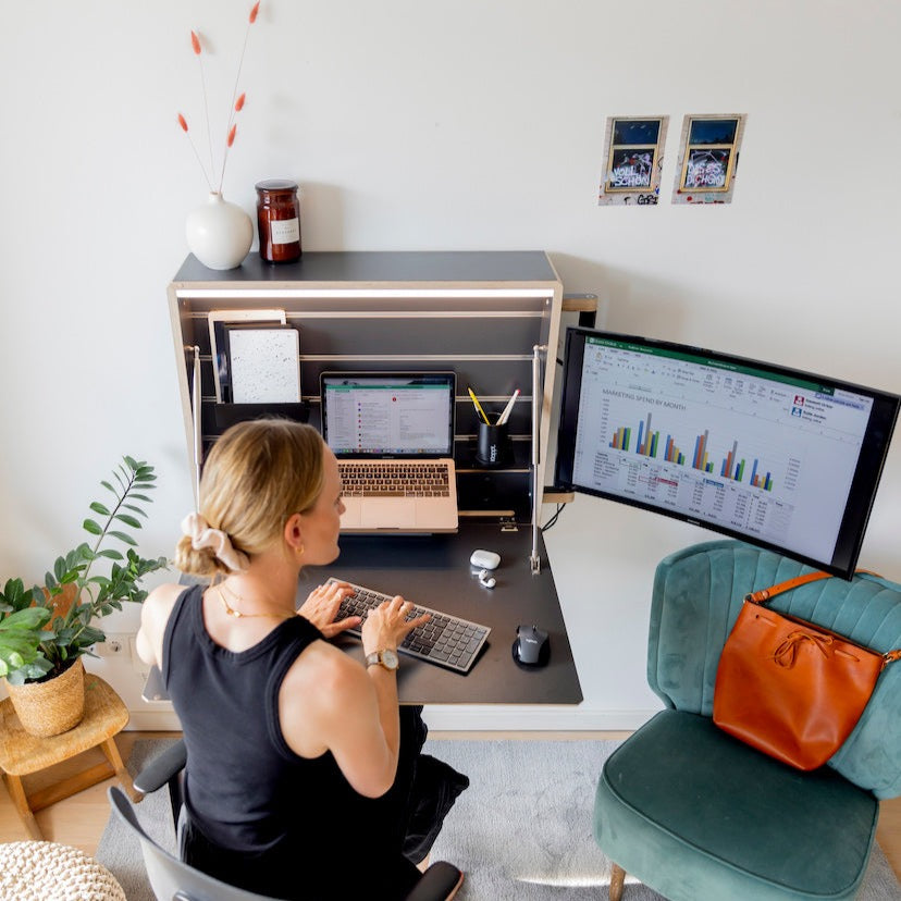 Seitliche Halterung für Laptop und Monitor