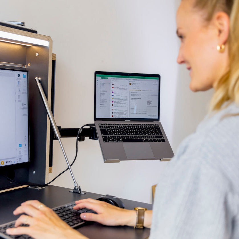 Seitliche Halterung für Laptop und Monitor
