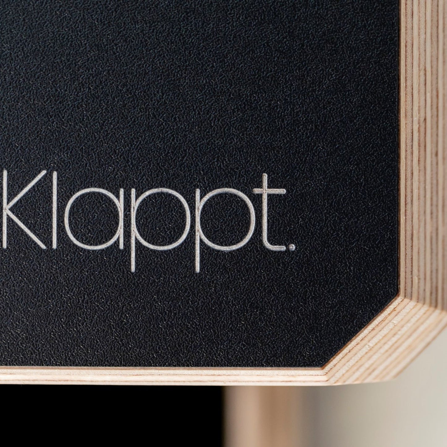 Klappt. Wandschreibtisch